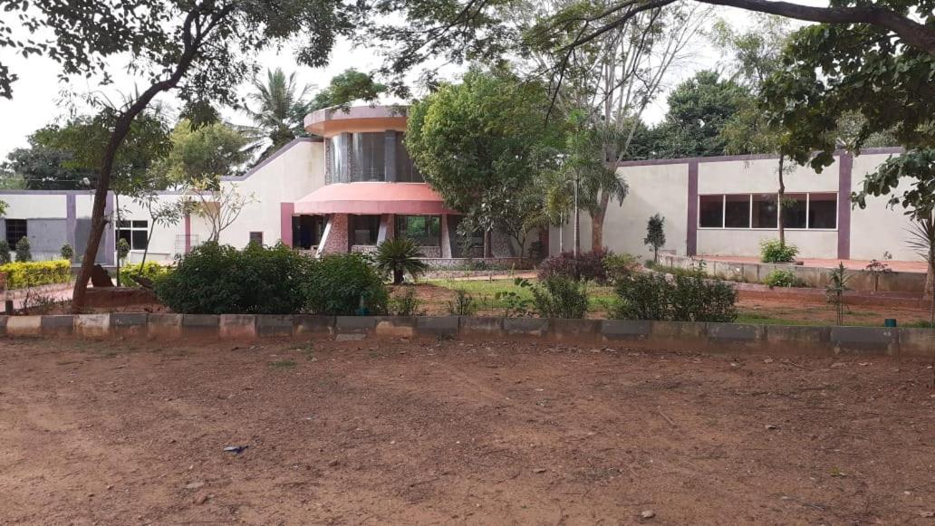Kunigal Kstdc Hotel Mayura Pavithra Yediyur מראה חיצוני תמונה